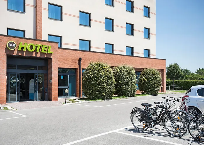 Hotel con piscina: B&B Hotel Ferrara