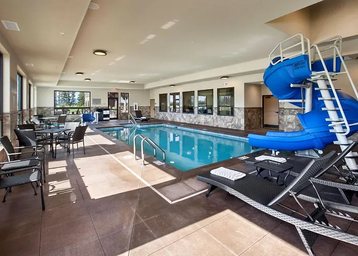 Glacier International Lodge