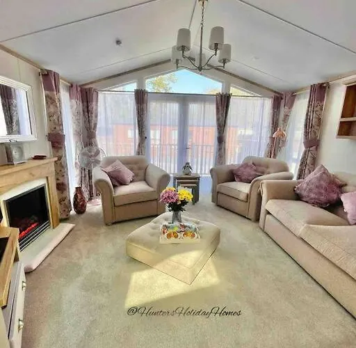 Hartland Lodge - White Cross Bay Holiday Park