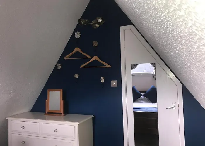Foxes Sea Side Retreat Deluxe Chalet Is A Lovely Holiday Home Tucked Away On The Kent Coast