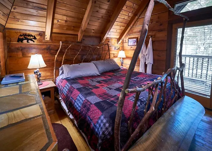 Wild Columbine - Gatlinburg Area Hottub Romantic Cabin