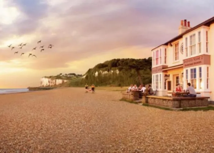 Foxes Sea Side Retreat Deluxe Chalet Is A Lovely Holiday Home Tucked Away On The Kent Coast