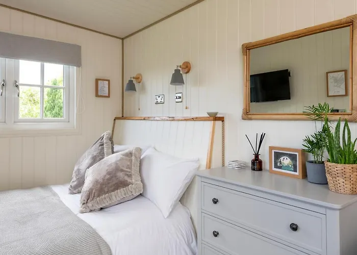 Secluded Lodge With Spectacular Views And Hot Tub!