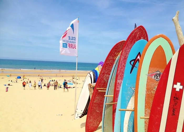 La cabane des Aventuriers de Nature et Océan à côté de la plage