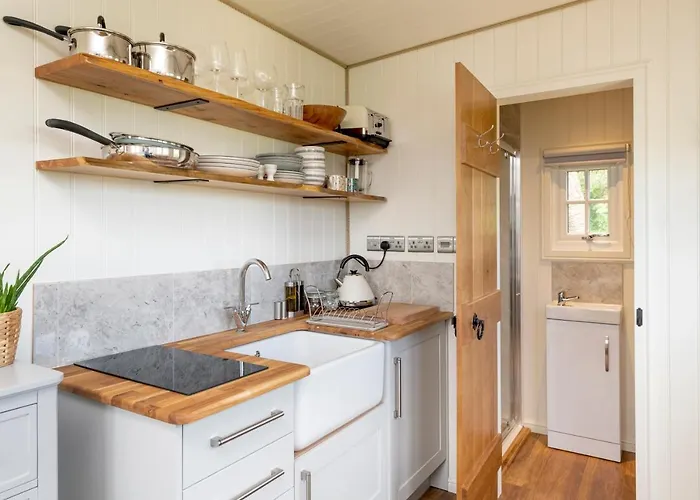 Secluded Lodge With Spectacular Views And Hot Tub!