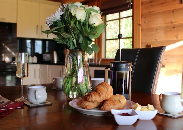 Strathisla - Luxury Two Bedroom Log Cabin With Private Hot Tub & Sauna