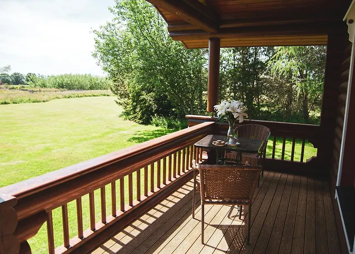 Strathisla - Luxury Two Bedroom Log Cabin With Private Hot Tub & Sauna