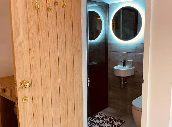 Shine Chalet - Unique & Comfortable Accommodation