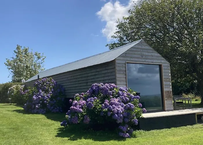 The Cabin At Barnstormers, Luxury Woodland Setting