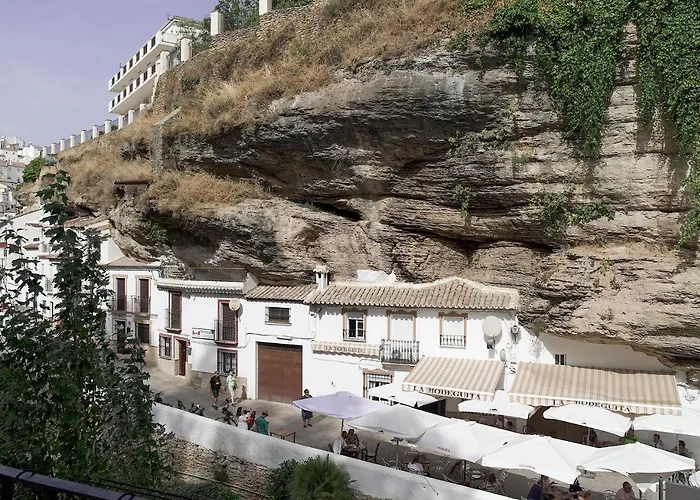 Las Cuevas De Setenil