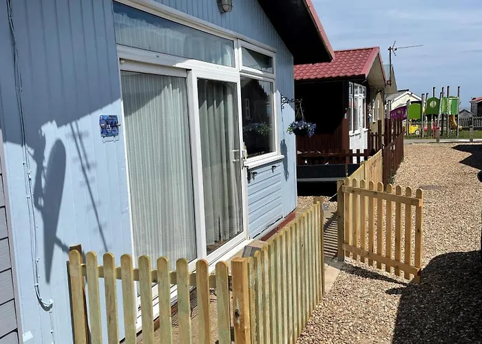 Pebbles 144 South Shore 2 Bed Chalet 2 Dog Friendly, Sleeps 4
