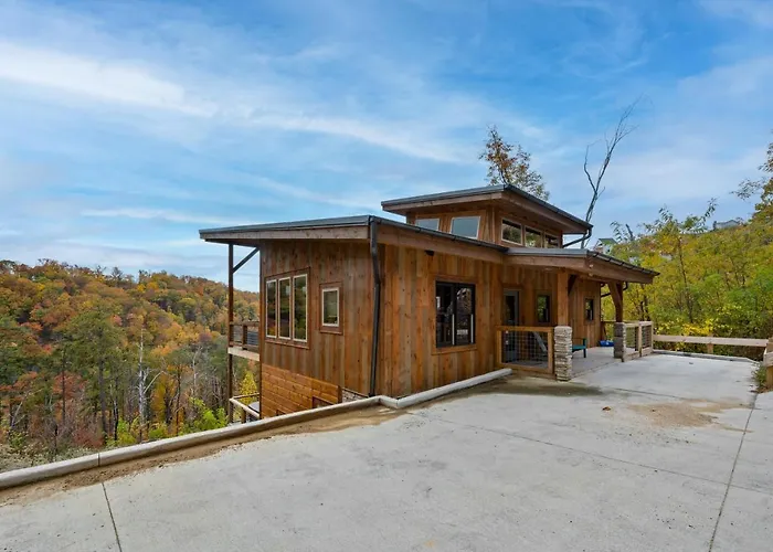 The Overlook '21 Cabin: Scenic Views with Hot Tub and Game Room