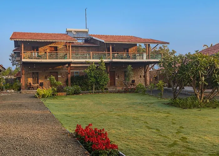 Saffronstays Lake House Bouganvillea, Nashik - Rustic Pool With Great Lake Views And Patio Dining