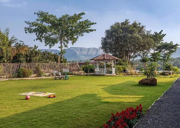 Saffronstays Lake House Bouganvillea, Nashik - Rustic Pool With Great Lake Views And Patio Dining