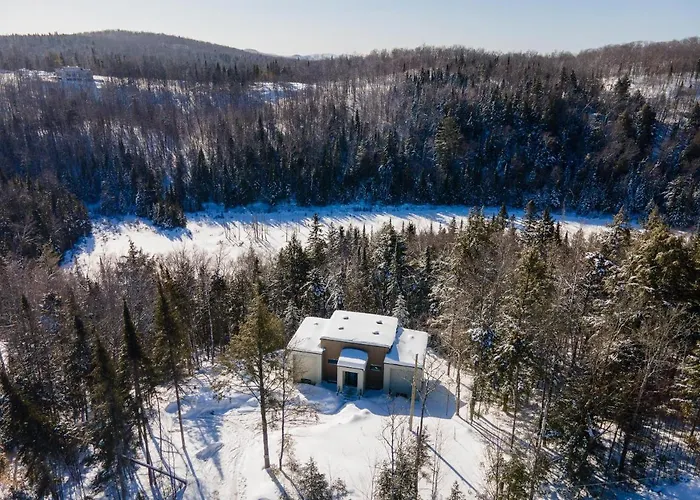 Luxurious Villa Tremblant 4 Bdrs W Hot Tub B85