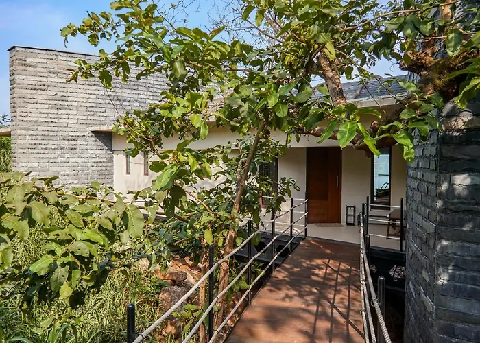 Saffronstays Yahvi Waters By Kosha s - 2-Br Near Pawna Lake With Infinity Pool And Bonfire Setup