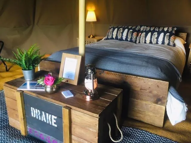 Gaggle Of Geese Pub - Shepherd Huts & Bell Tents