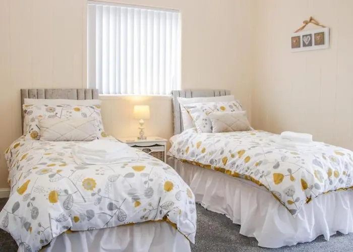 Fabulous Detached Lodge With Hot Tub Two Nights Minimum Stay