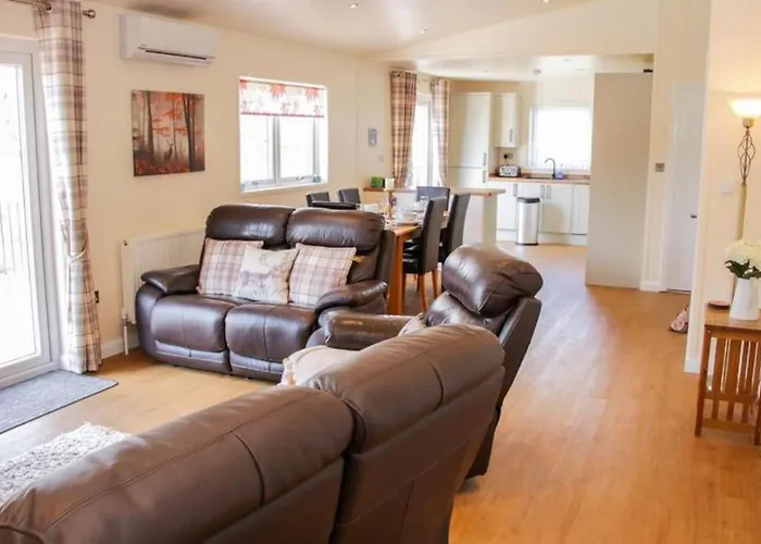 Fabulous Detached Lodge With Hot Tub Two Nights Minimum Stay
