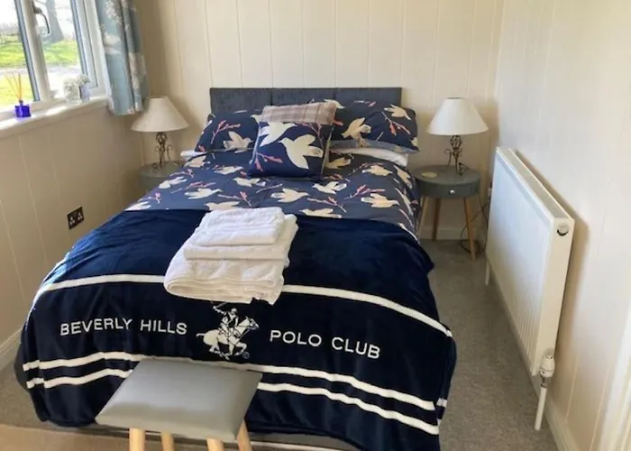 Fabulous Detached Lodge With Hot Tub Two Nights Minimum Stay