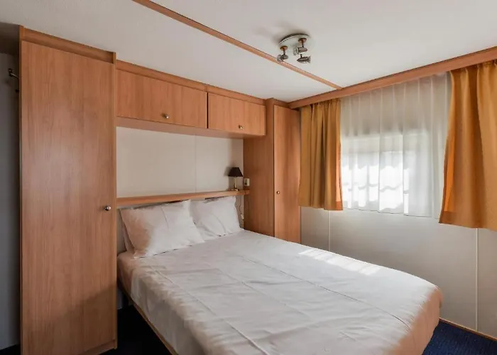 Chalet For 2 At The Beach