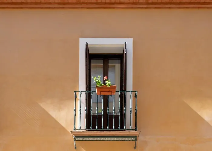 Triana Boutique Apartments By Hommyhome