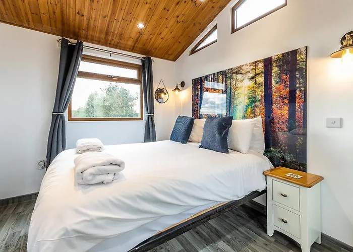Fairview Farm Holiday Retreat: Luxury Lodges in Nottinghamshire Countryside