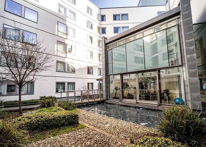 Hostel: Friendship House