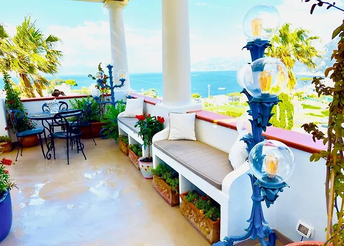 Hotel 4 stelle: Scala Fenicia 14 By Caprirooms