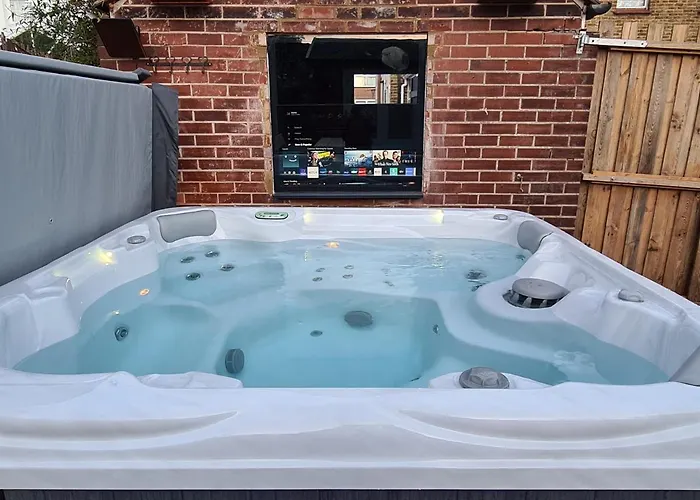 Caban Cwtch - Log Fire, Pool Table, Hot Tub Cinema