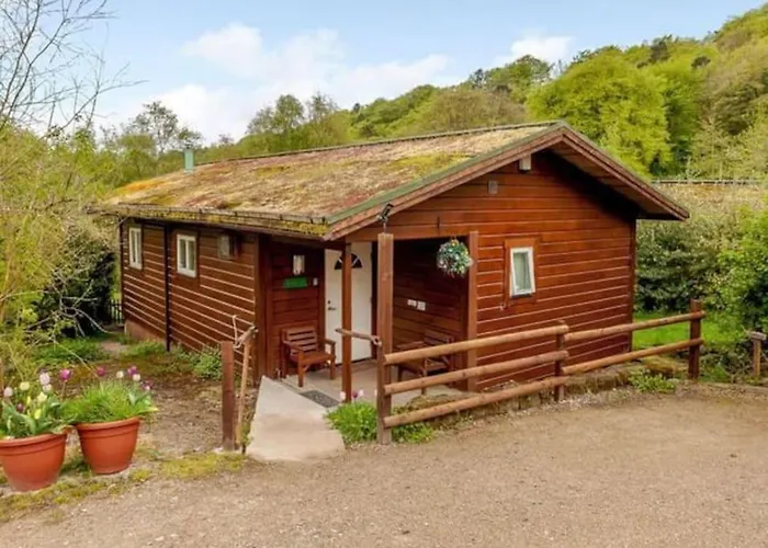 Meadow View Luxury Peak District Lodge, Hot Tub, Nr Lake