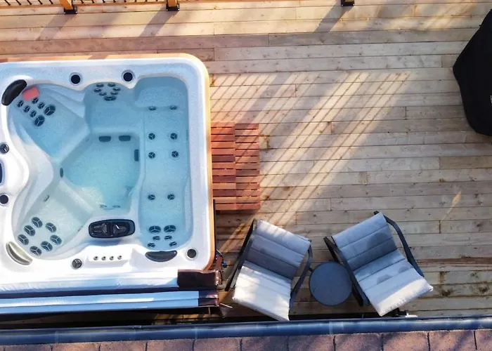 The Old Kettle Cabin With Hot Tub