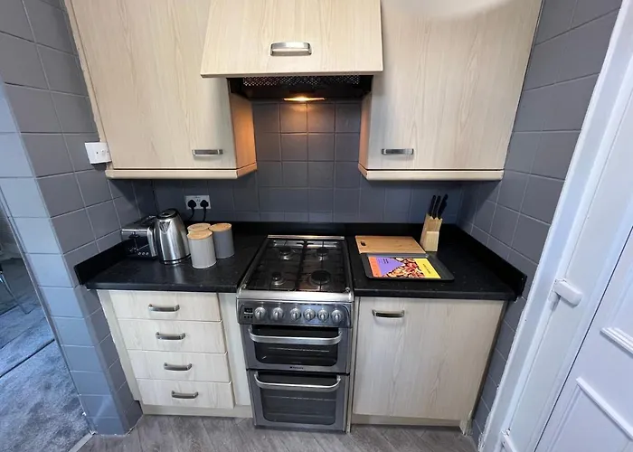 Modern Family Home Large Garden Free Parking