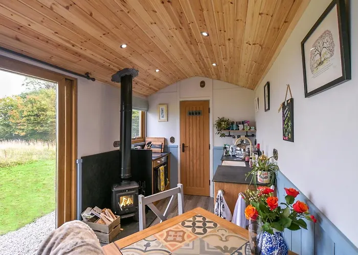 Luxury Shepherd Hut In The Peak District
