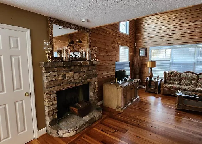 8. Beautiful Secluded Creek Front Lodge