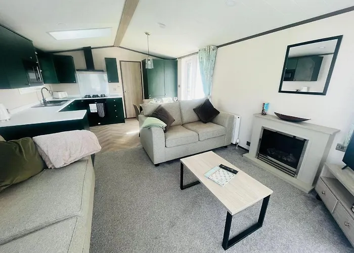 Evergreen Lodge With Hot Tub