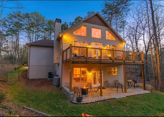 Peaceful Modern Chalet In Ellijay