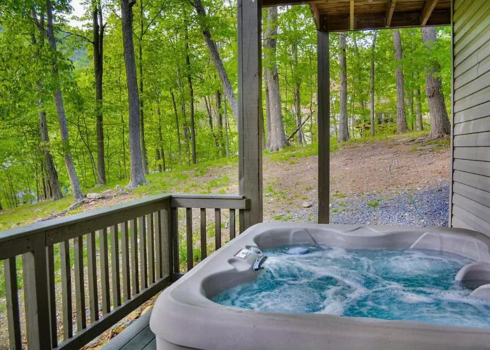 In The Woods - 5 Bedroom Chalet With Game Room, Fire Table And Hot Tub