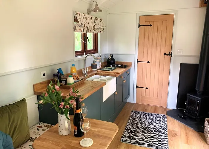 Lilliput - Delightful 1-Bedroom Shepherd'S Hut
