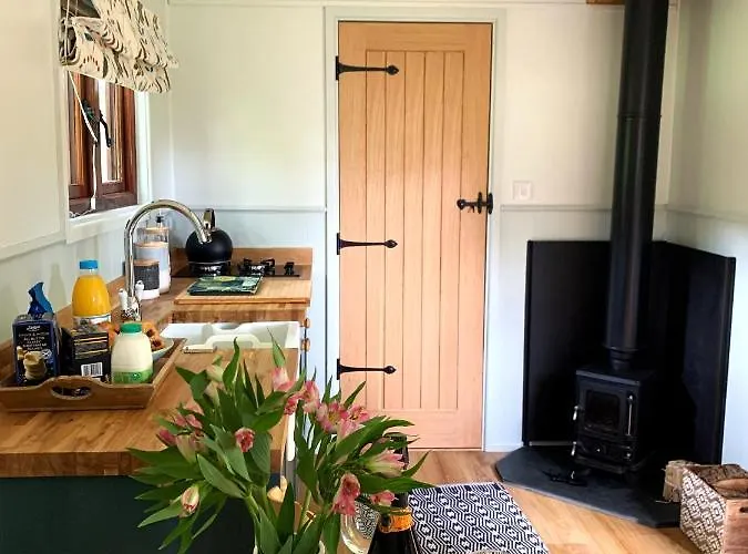 Lilliput - Delightful 1-Bedroom Shepherd'S Hut