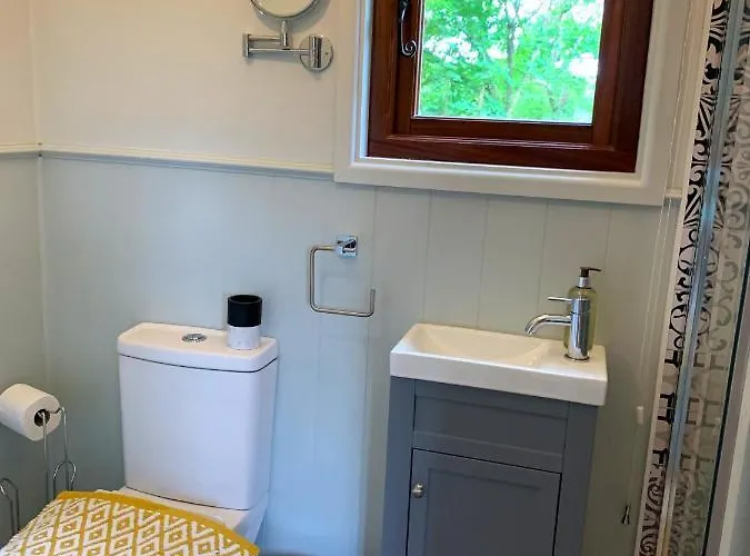 Lilliput - Delightful 1-Bedroom Shepherd'S Hut