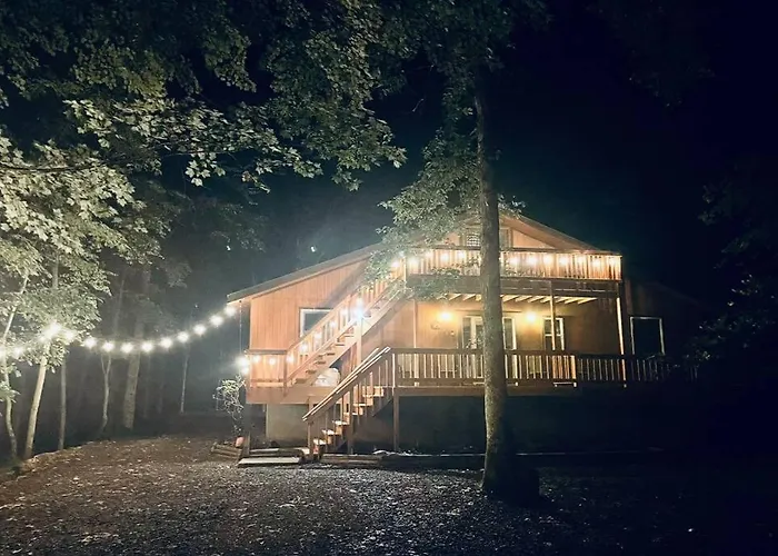 Pocono Chalet - Hot Tub - Game Room