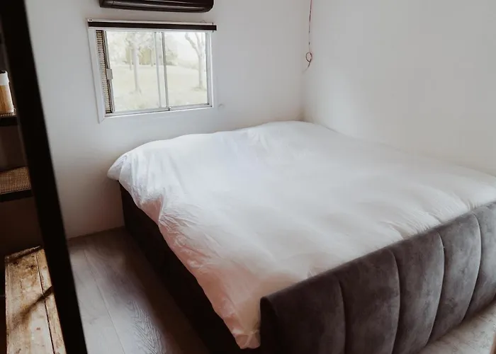 Tiny Farm House met hot tub.