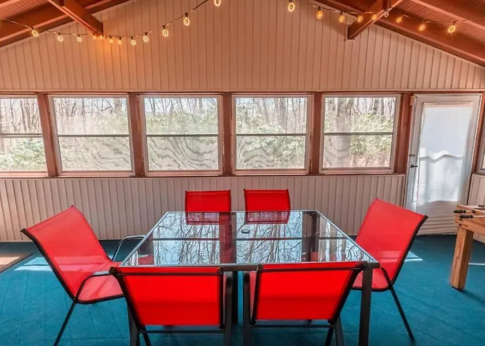 Cheerful Chalet - Fireplace, Bbq, Firepit& Hottub