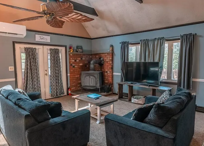 Cheerful Chalet - Fireplace, Bbq, Firepit& Hottub