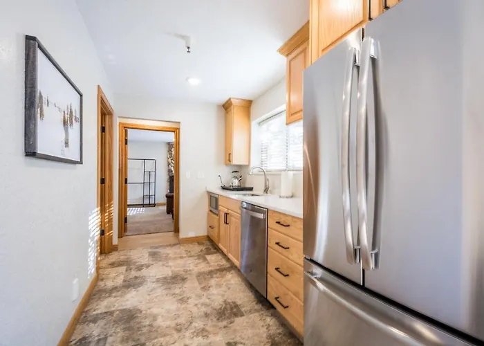 Powder Hound 1 Bedroom Brighton Chalet