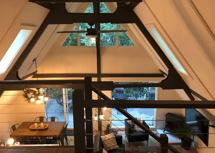 Newly Renovated A-Frame 5 Min Walk To Main Street