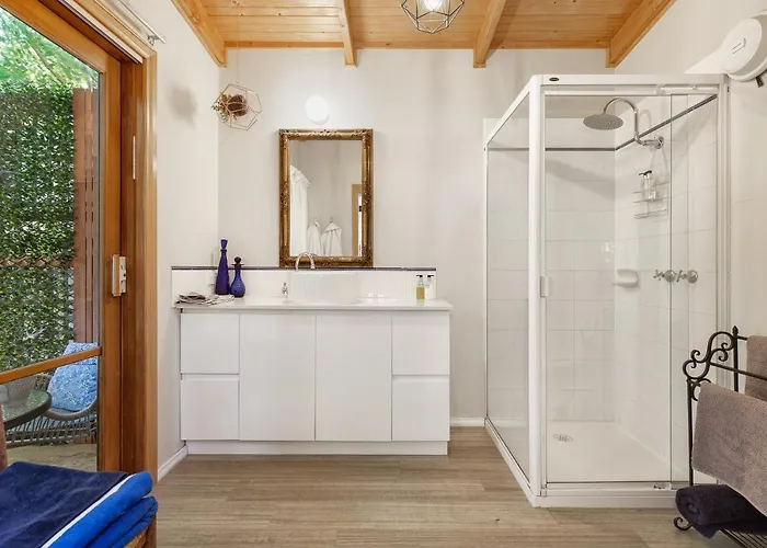 Bluebell Cottage Gembrook - Heated Spa & Wood Fireplace