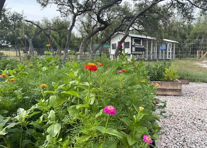 Step Free Entrance-Wolfe Cottage At Wrenwood Ranch, King Bed
