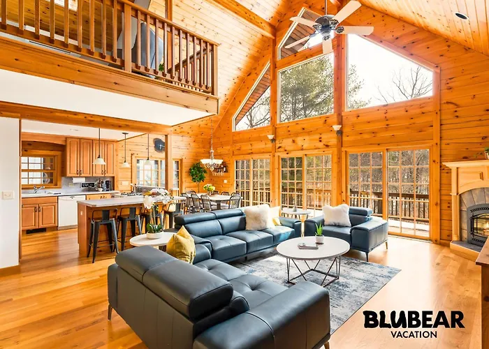 Berkshire Fall Chalet Sauna, Lake & Firepit